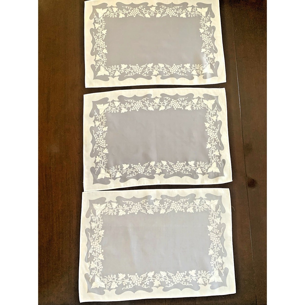 Unbranded Grape Vine Placemats Set‎ of 3 Grey White Scalloped Edge Home Decor